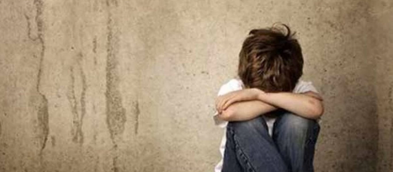 Άνδρας πιάστηκε επ΄ αυτοφώρω με ένα ημίγυμνο αγόρι στο αυτοκίνητο στην Νέα Ιωνία